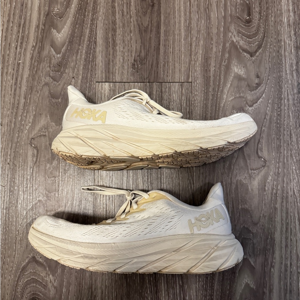 Hoka Clifton 8 running shoes